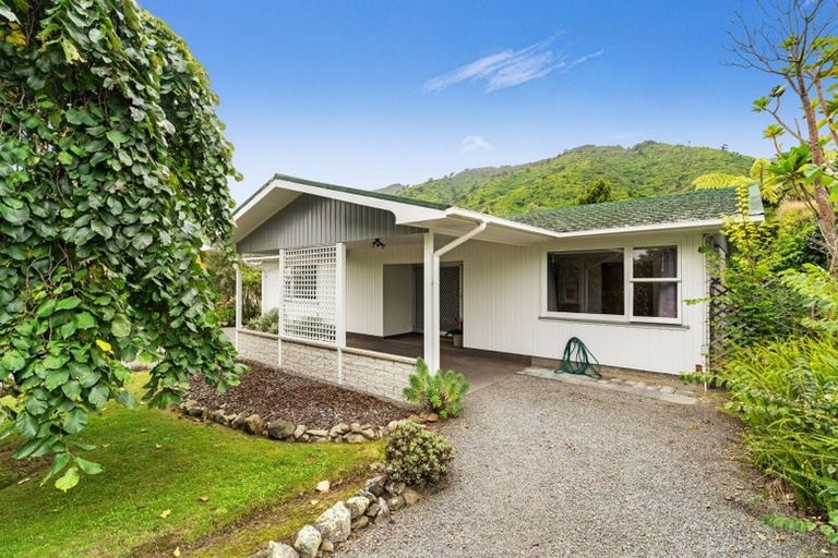 Photo of property in 13 Matenga Street, Waikanae, 5036