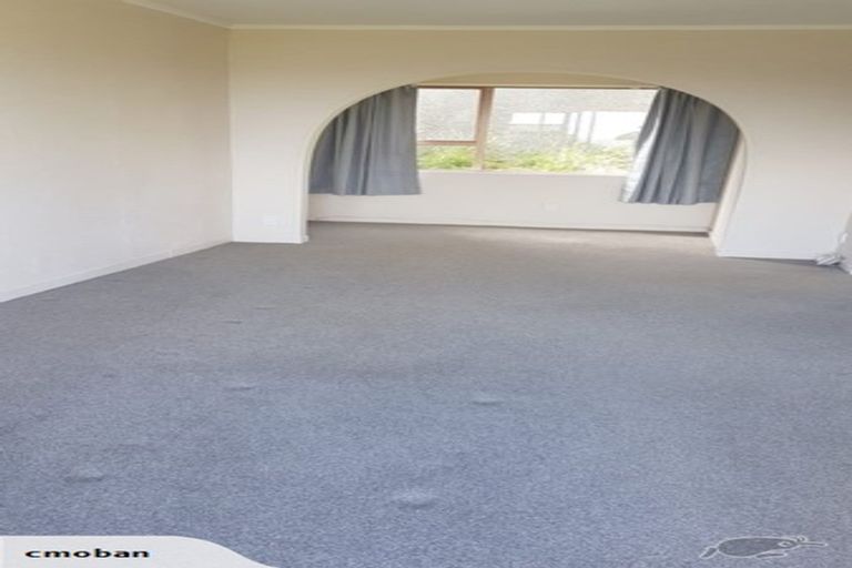 Photo of property in 8b Middlesex Place, Northland, Wellington, 6012