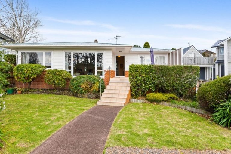 Photo of property in 10 Chapman Road, Te Atatu Peninsula, Auckland, 0610