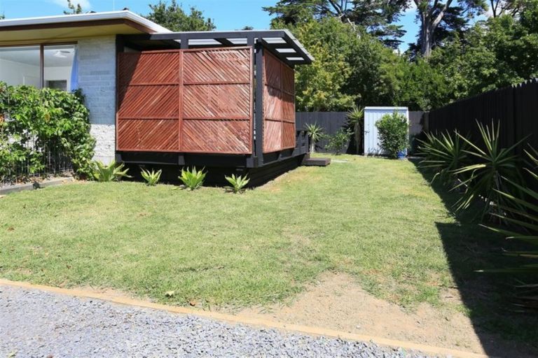Photo of property in 2/201 Henderson Valley Road, Henderson, Auckland, 0612