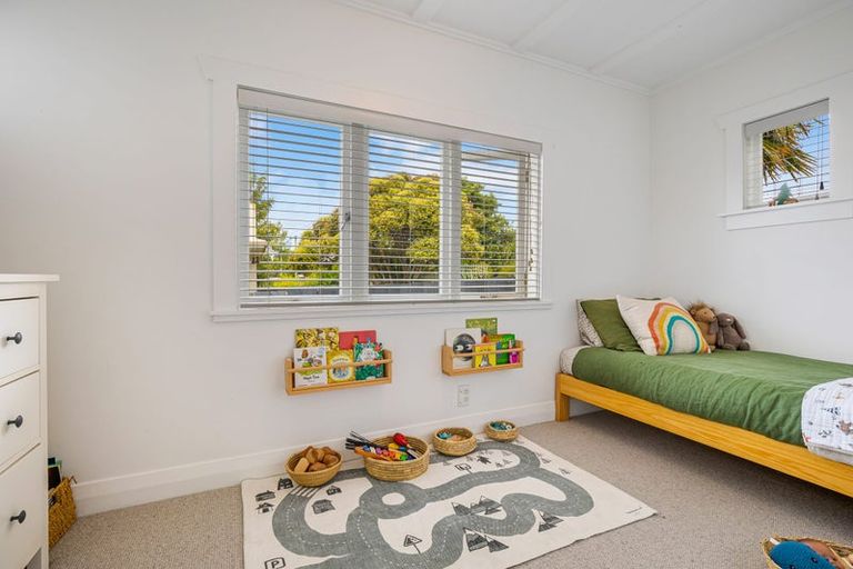 Photo of property in 12 Rewarewa Road, Te Atatu Peninsula, Auckland, 0610