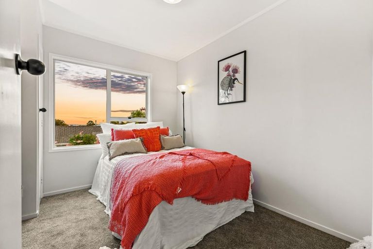 Photo of property in 17 Malmo Place, Massey, Auckland, 0614