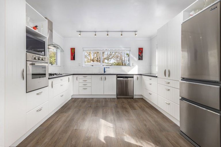 Photo of property in 154 Main Road, Levin, 5510
