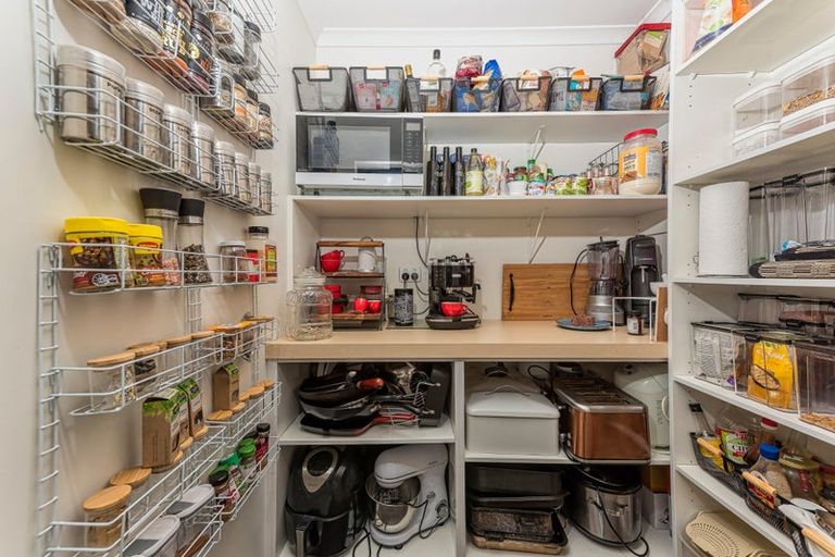 Photo of property in 13 Papa Orchard Drive, Kumeu, 0810