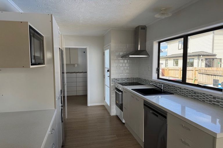 Photo of property in 3 Fiesta Drive, Half Moon Bay, Auckland, 2012