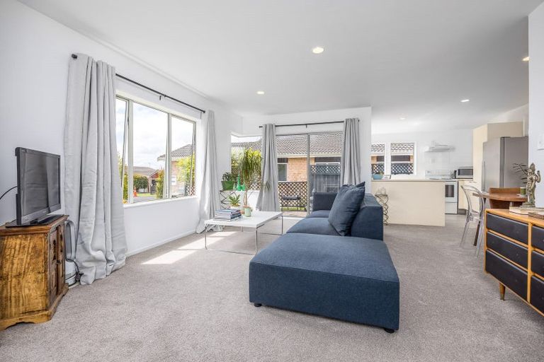 Photo of property in 59 The Grove, Red Beach, 0932