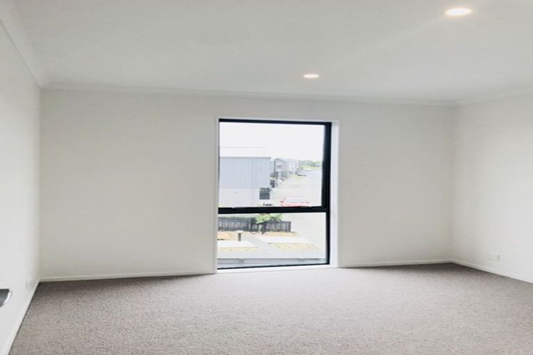 Photo of property in 35 Nugget Avenue, Hobsonville, Auckland, 0616