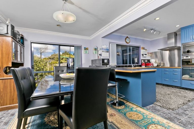 Photo of property in 5a Crompton Road, Massey, Auckland, 0614