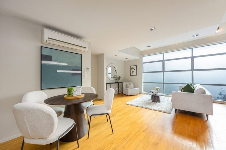 Photo of property in 21a Lyons Avenue, Murrays Bay, Auckland, 0630