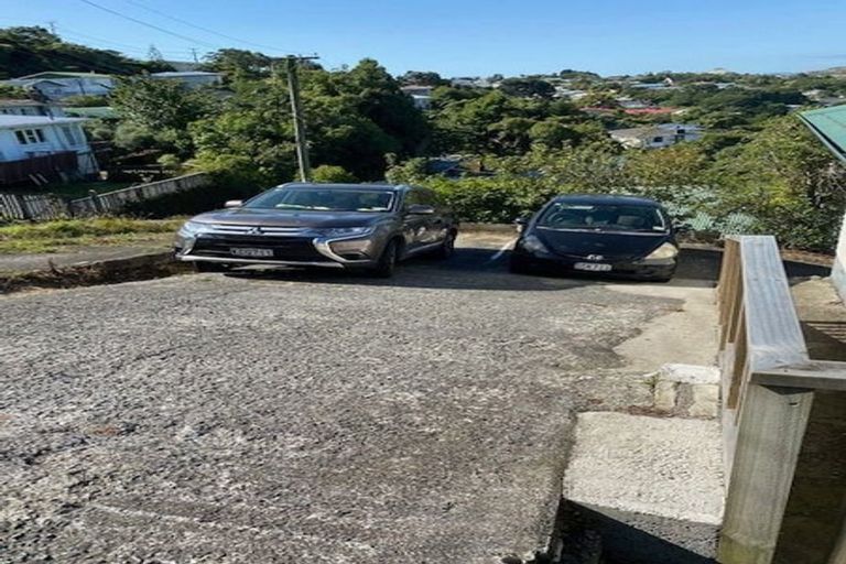 Photo of property in 131 Ruskin Road, Newlands, Wellington, 6037