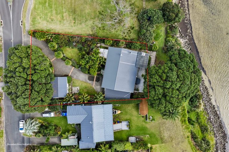 Photo of property in 22 Karoro Road, One Tree Point, 0118