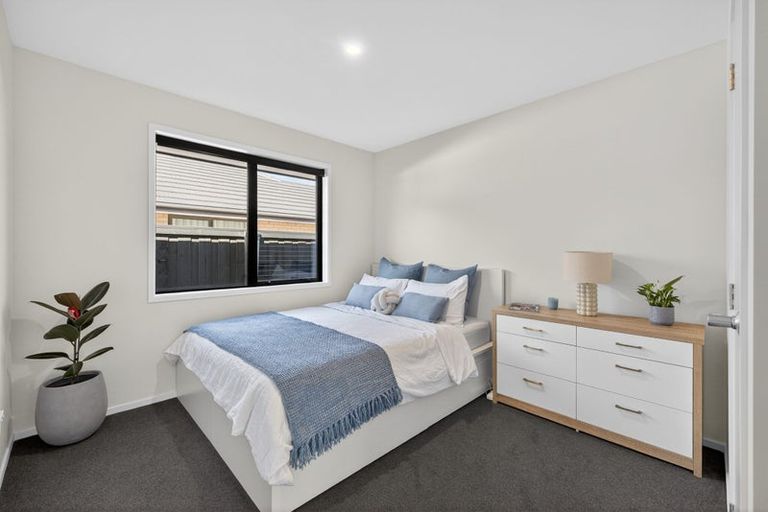 Photo of property in 2 Graeme Cooper Lane, Avonhead, Christchurch, 8042