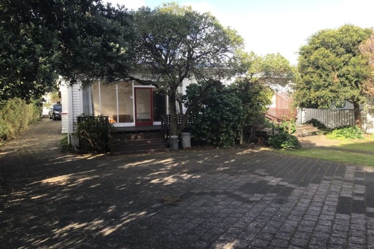 Photo of property in 342 The Parade, Island Bay, Wellington, 6023