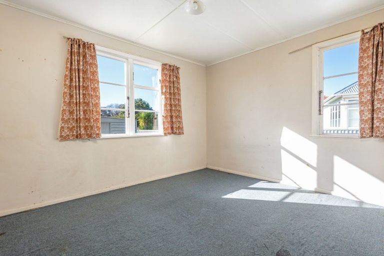 Photo of property in 18 Goldsmith Crescent, Levin, 5510