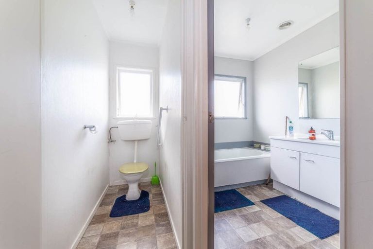 Photo of property in 16 Crompton Road, Massey, Auckland, 0614