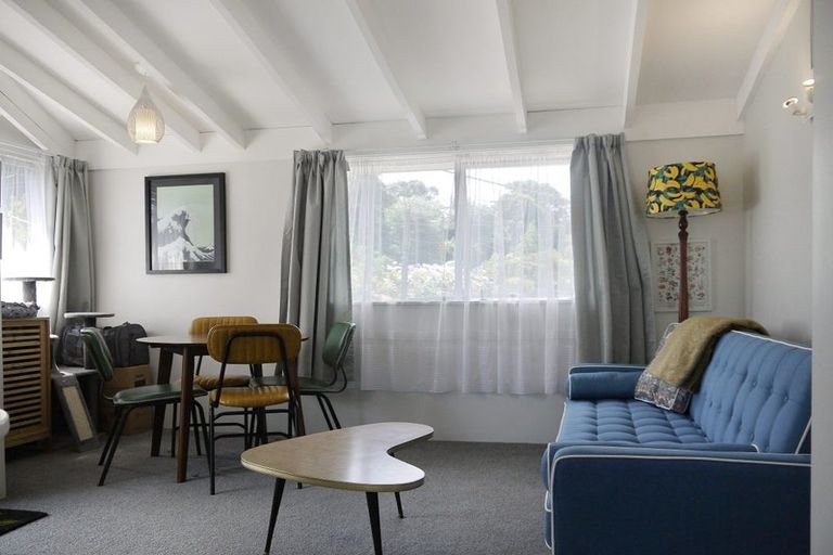 Photo of property in 24/125u Queens Drive, Lyall Bay, Wellington, 6022