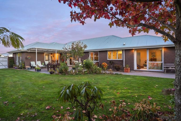 Photo of property in 23 Huntingdon Drive, Rangiora, 7400