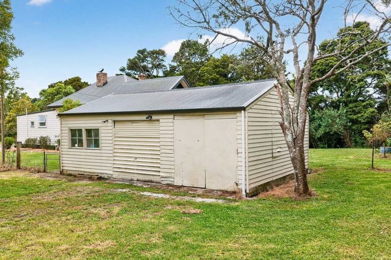 Photo of property in 32 Franklin Road, Paparoa, 0571