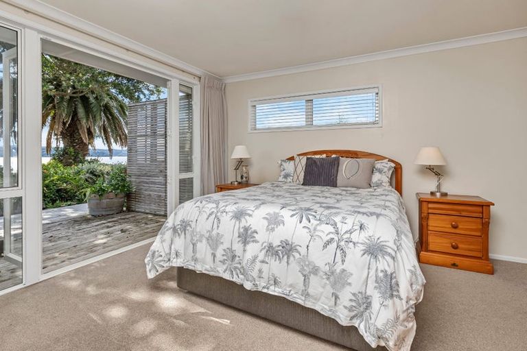 Photo of property in 22 Karoro Road, One Tree Point, 0118