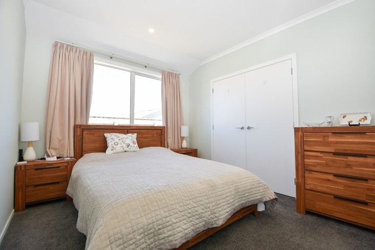 Photo of property in 2 Routhan Way, Carterton, 5713