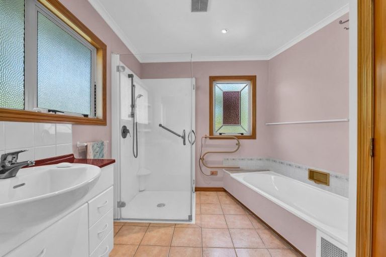 Photo of property in 64 Waiwaka Terrace, Strandon, New Plymouth, 4312