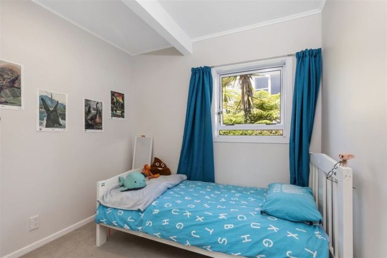 Photo of property in 41 Valley View Road, Glenfield, Auckland, 0629
