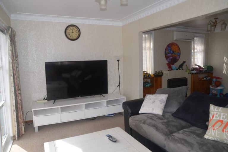 Photo of property in 13 Newington Road, Henderson, Auckland, 0612