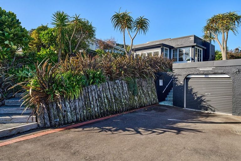 Photo of property in 128 Mana Esplanade, Paremata, Porirua, 5026