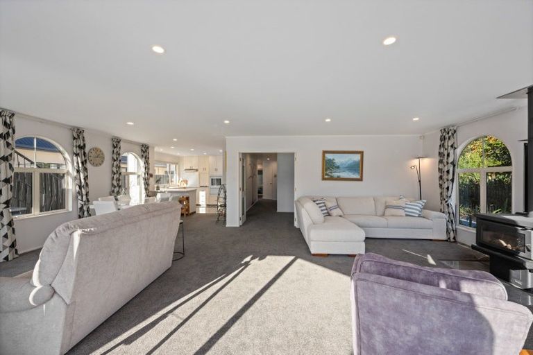 Photo of property in 37 Waikawa Road, Picton, 7220