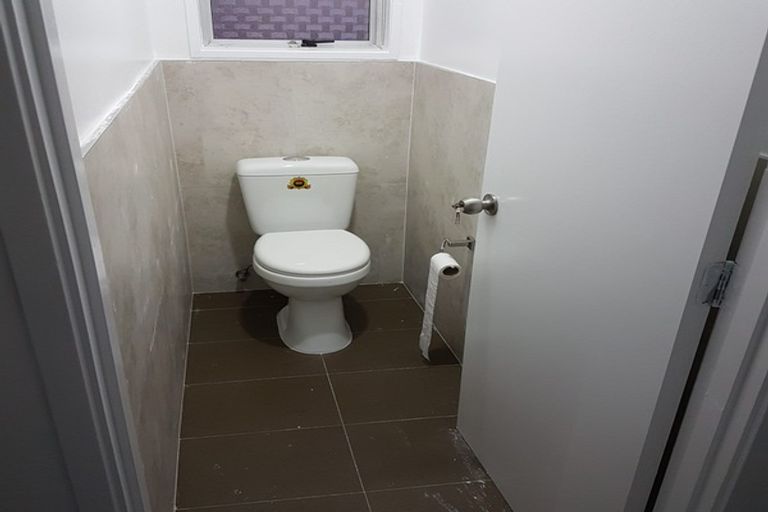 Photo of property in 42 Tamahere Drive, Glenfield, Auckland, 0629