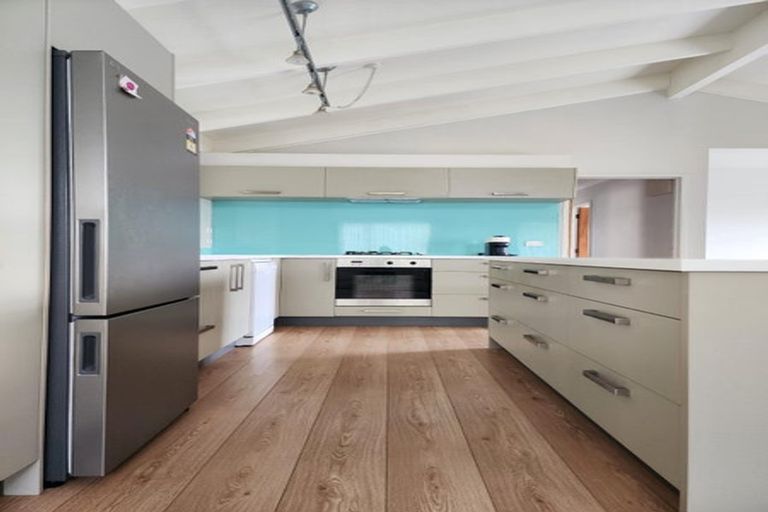 Photo of property in 6 Winstone Place, Highlands Park, New Plymouth, 4312