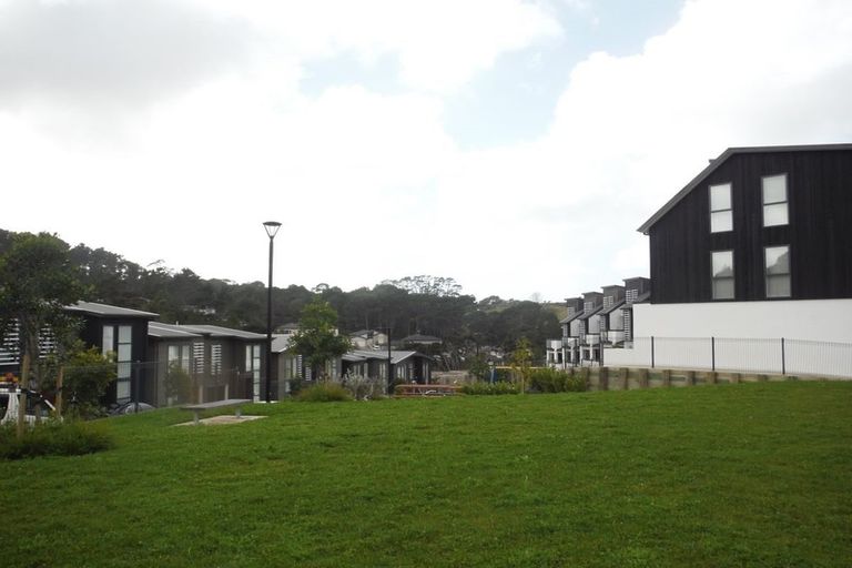 Photo of property in 2/10 Silver Moon Road, Albany Heights, Auckland, 0632