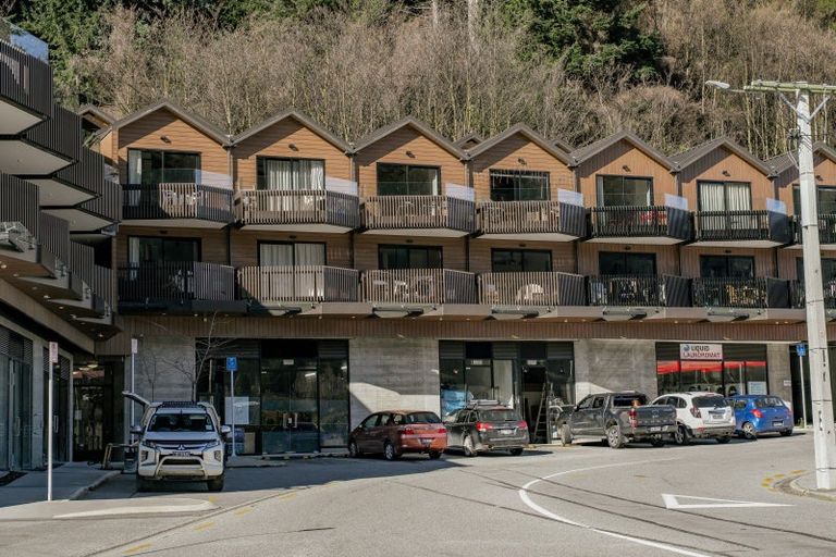 Photo of property in The Alex Apartments, 26/135a Hallenstein Street, Queenstown, 9300