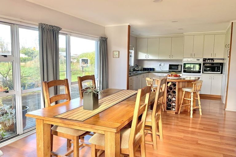 Photo of property in 28 Leeton Drive, Waipukurau, 4200