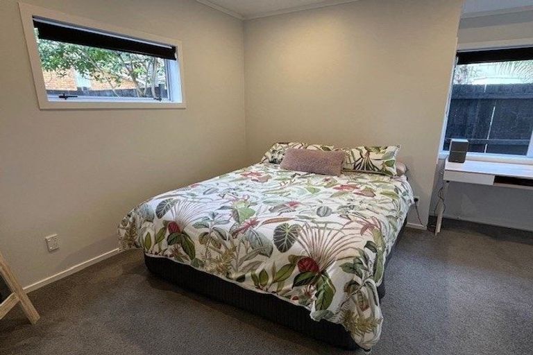 Photo of property in 49b The Esplanade, Eastern Beach, Auckland, 2012