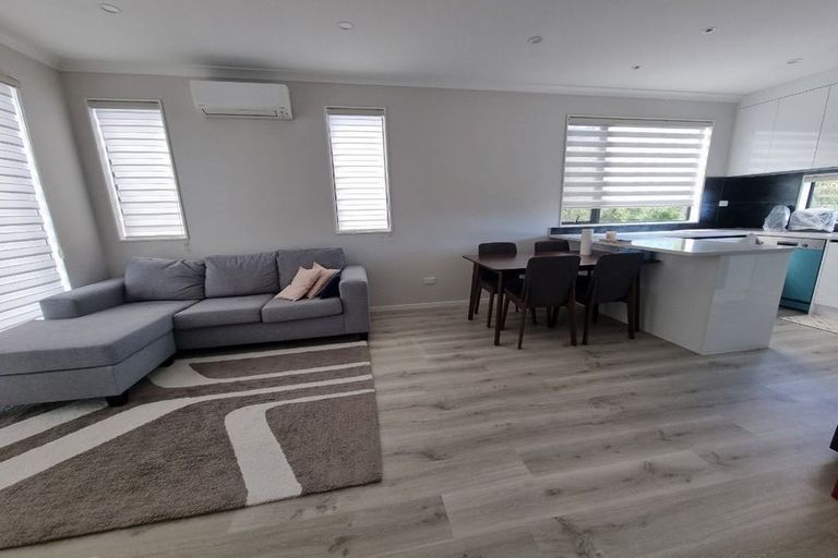 Photo of property in 320c Royal Road, Massey, Auckland, 0614