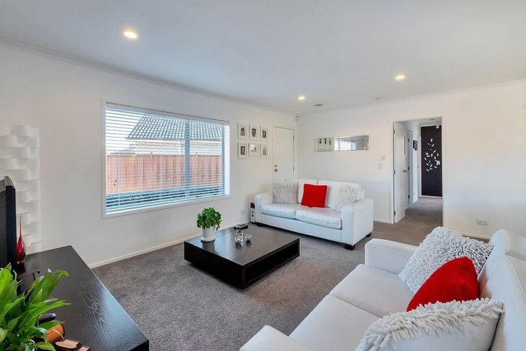 Photo of property in 15 Russett Grove, Henderson, Auckland, 0612
