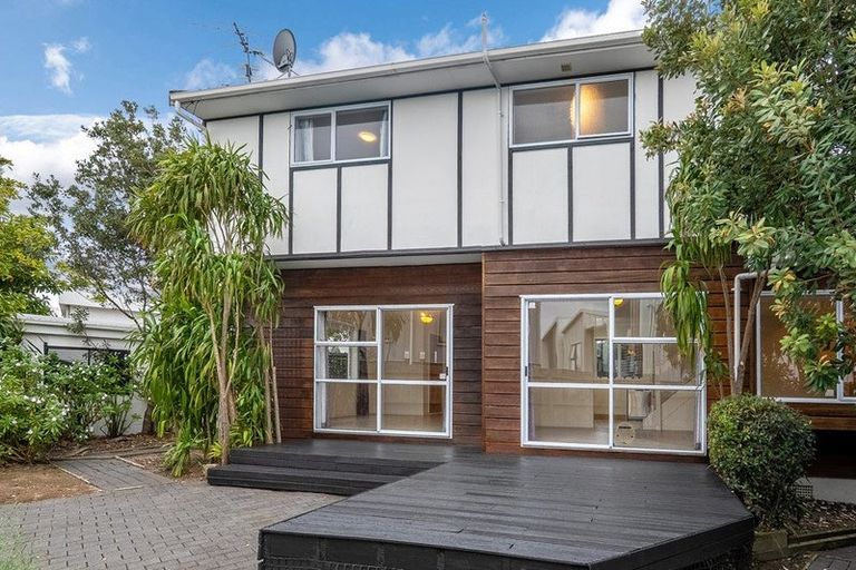 Photo of property in 2/5 Stanley Avenue, Milford, Auckland, 0620