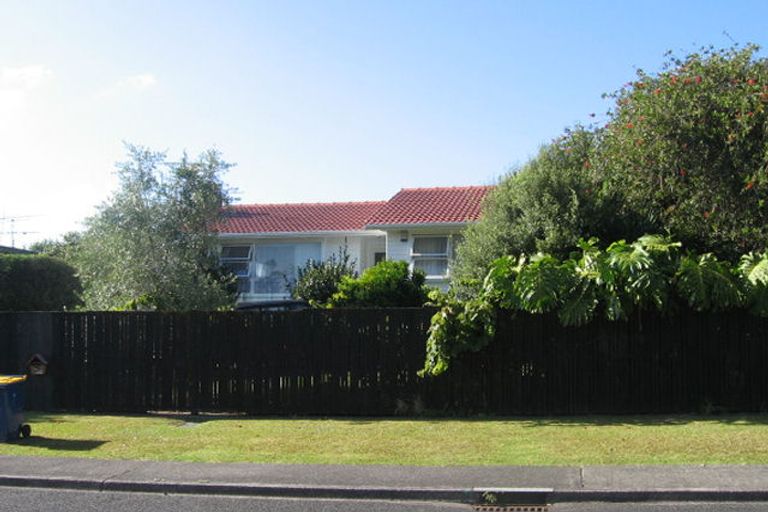 Photo of property in 51 Hatherlow Street, Glenfield, Auckland, 0629