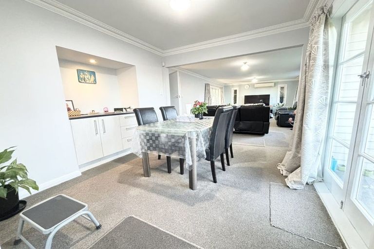 Photo of property in 51 Rua Road, Glen Eden, Auckland, 0602