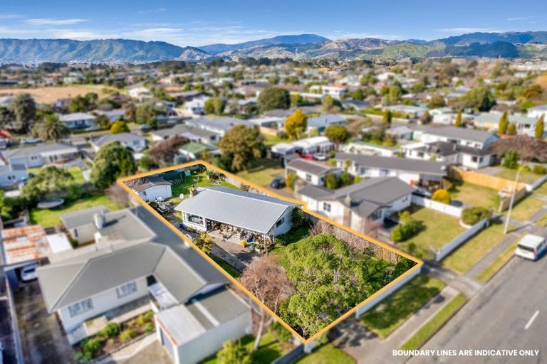 Photo of property in 19 Mazengarb Road, Paraparaumu Beach, Paraparaumu, 5032