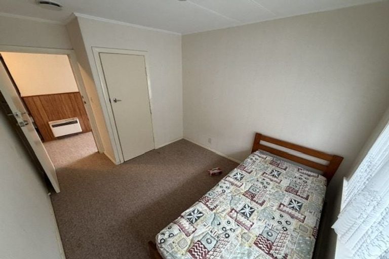 Photo of property in 81 Kenmore Street, Newlands, Wellington, 6037