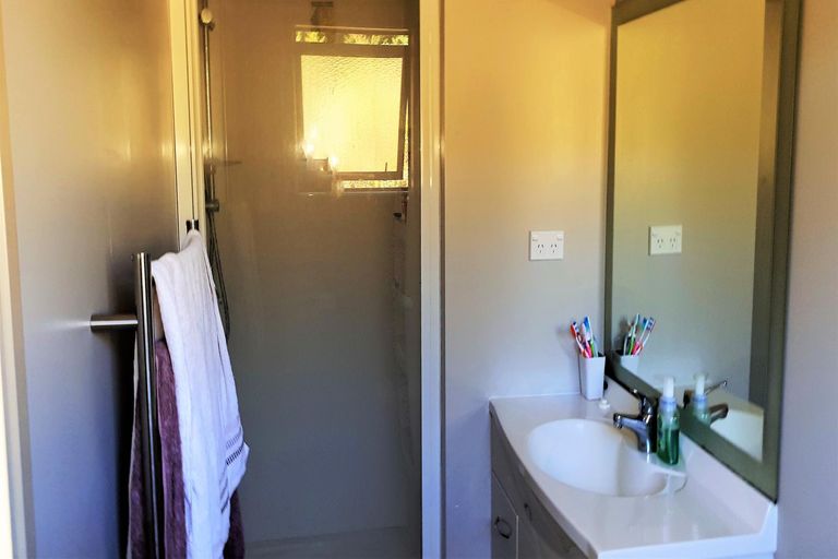 Photo of property in 136 Stratford Drive, Cable Bay, 0420