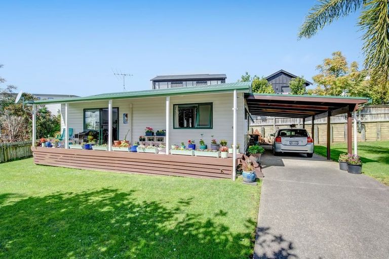 Photo of property in 68 Matija Place, Red Beach, 0932