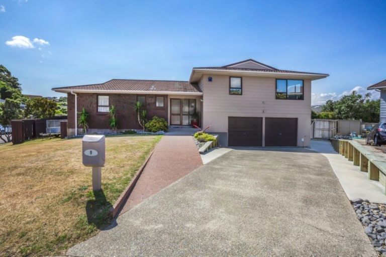 Photo of property in 9 Longitude Place, Whitby, Porirua, 5024