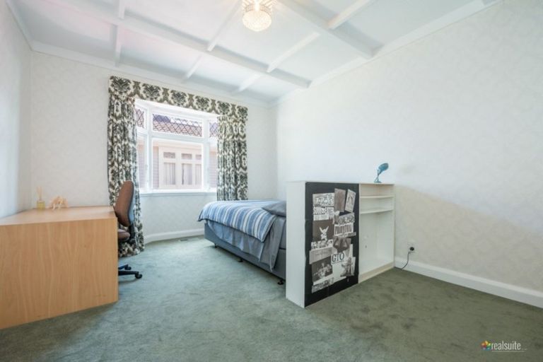 Photo of property in 25 Hinau Street, Woburn, Lower Hutt, 5010