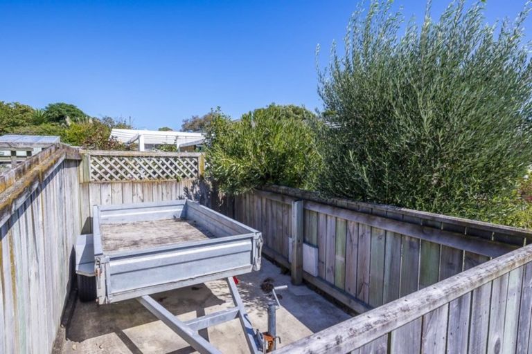 Photo of property in 142 Langdale Avenue, Paraparaumu, 5032