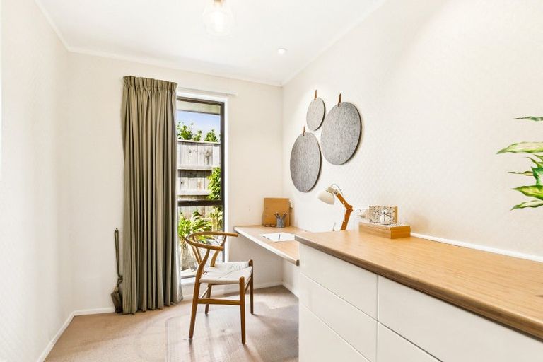 Photo of property in 8a Beauchamp Street, Karori, Wellington, 6012