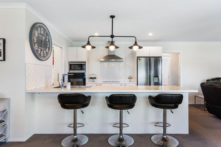 Photo of property in 17 Manatu Close, Whangamata, 3691