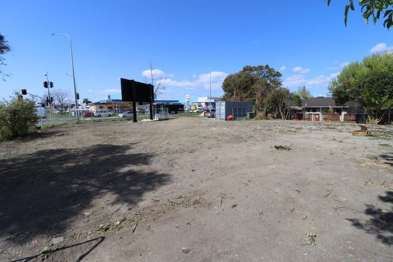 Photo of property in 320 Lincoln Road, Henderson, Auckland, 0610